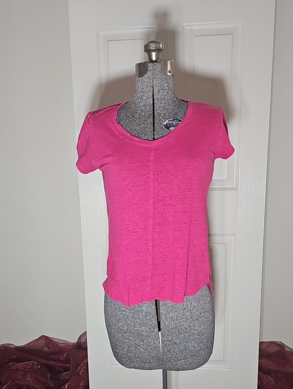 Tahari V-Neck Short Sleeve Textured Knit Tee Hot Pink Size M